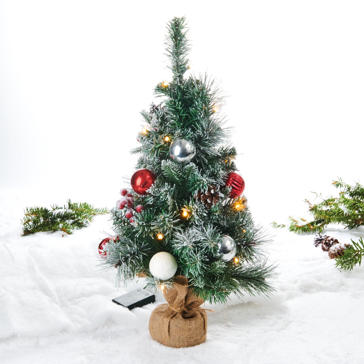 Juletræ med lys og julekugler