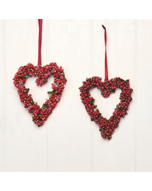 Small heart wreath with red berries